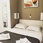 Ξενοδοχείο Danemark 2*